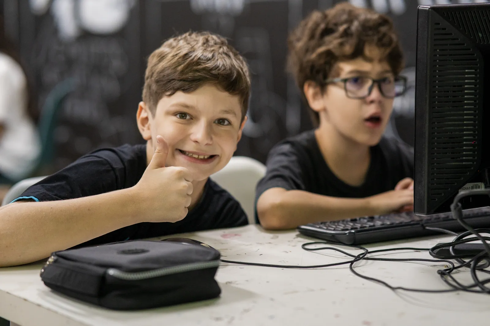 Estudantes do Colégio Módulo em atividade na escola